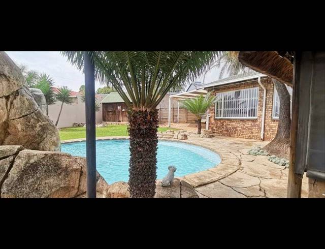 3 BEDROOM HOUSE FOR SALE IN SUIDEROORD